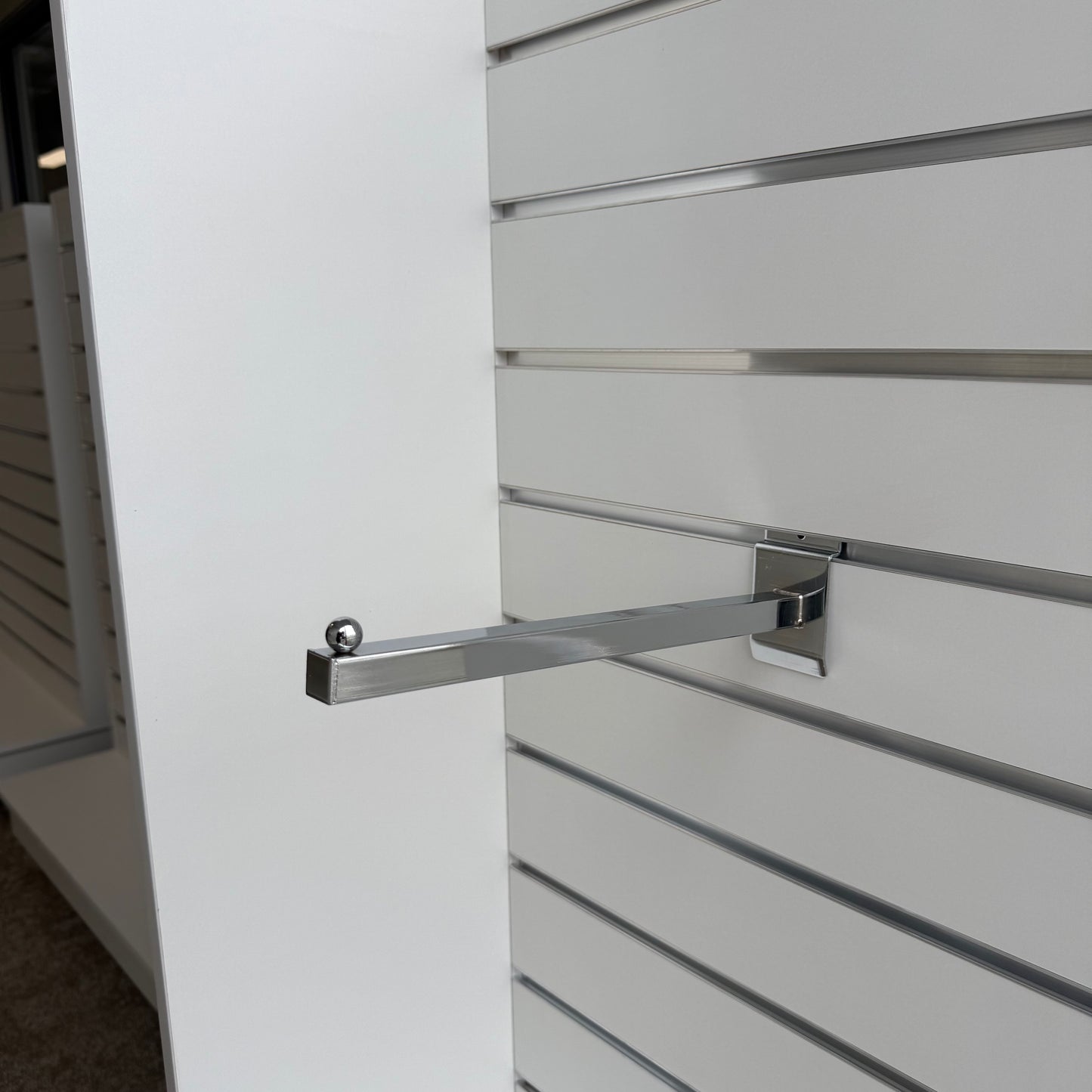 Slatwall Chrome 1 ball straight arm 300mm